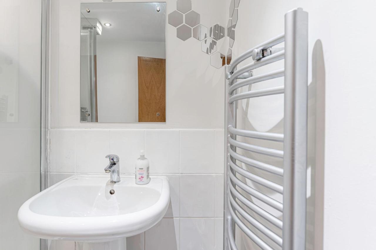 Jkg Property Solutions Presents Cosy City Apartment Coventry Exterior foto